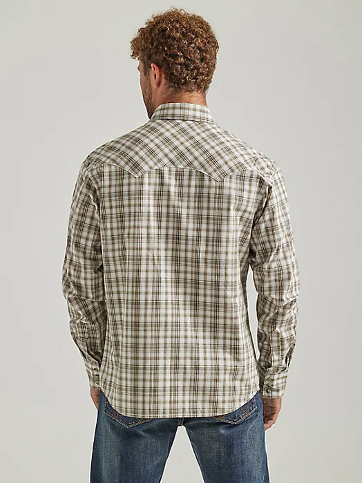 MEN'S WRANGLER RETRO® LONG SLEEVE SAWTOOTH SNAP POCKET WESTERN SHIRT IN SANDY PLAID