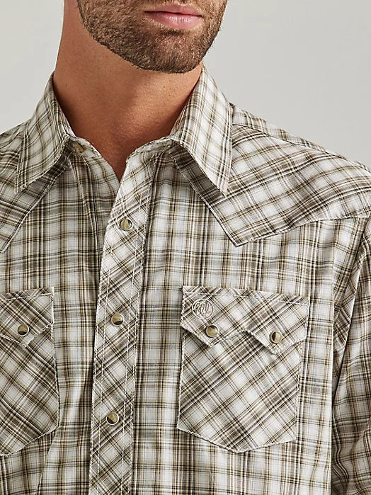 MEN'S WRANGLER RETRO® LONG SLEEVE SAWTOOTH SNAP POCKET WESTERN SHIRT IN SANDY PLAID