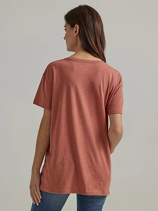 WOMEN'S WRANGLER WESTERN GRAPHIC BOYFRIEND TEE IN REDWOOD HEATHER